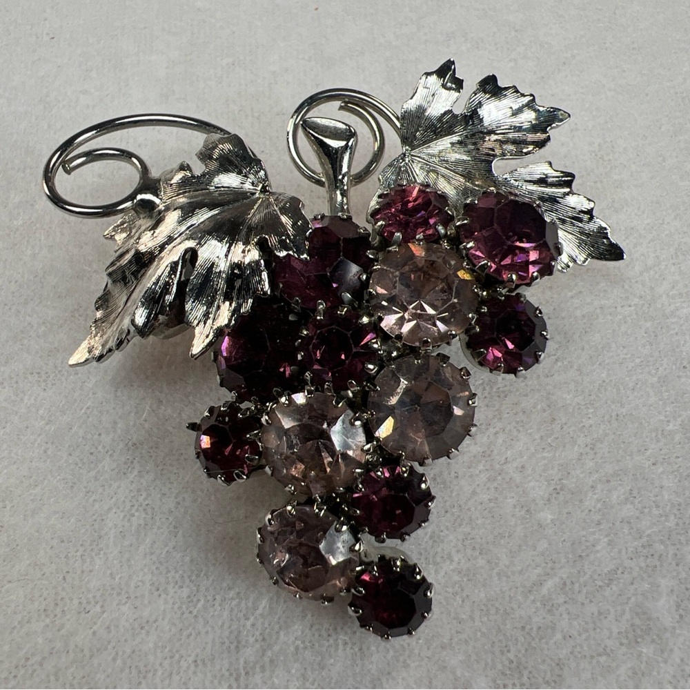 Vintage Park Lane Amethyst And Pale Lavender Rhinestones Grape Cluster Brooch